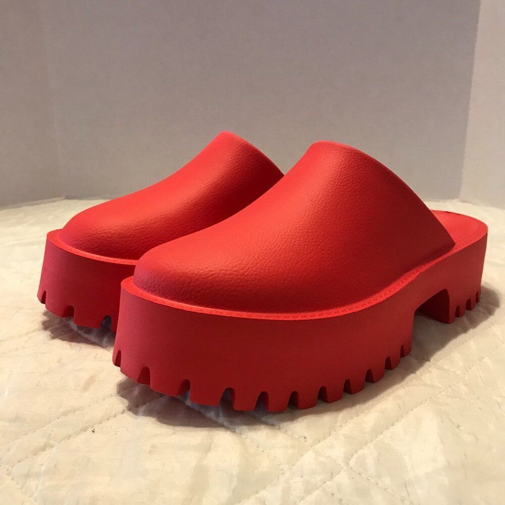 Lugged Sole Platform Chunky Red Slip on Clog
Grunge Casual Summer Mule